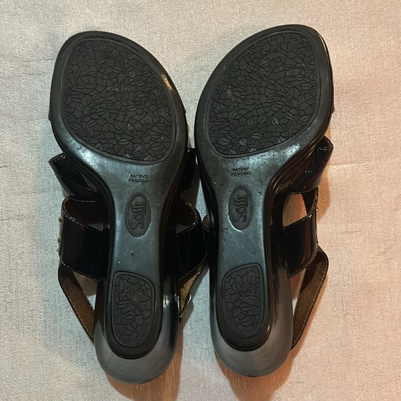 Sofft Patent Leather Black Wedge Studded Sandals Comfort Size 10 Preowned - Picture 11 of 12
